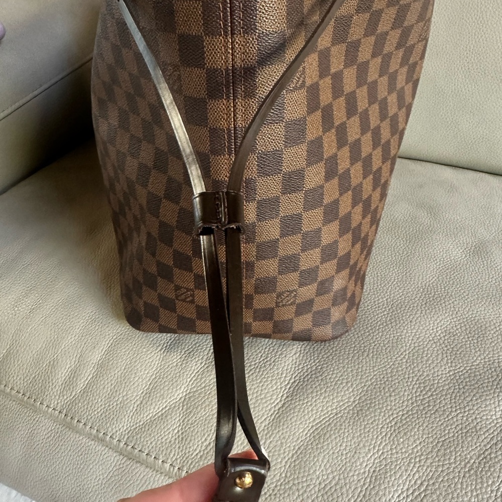 Authentic Louis Vuitton Damier Neverfull GM - Picture 6 of 16